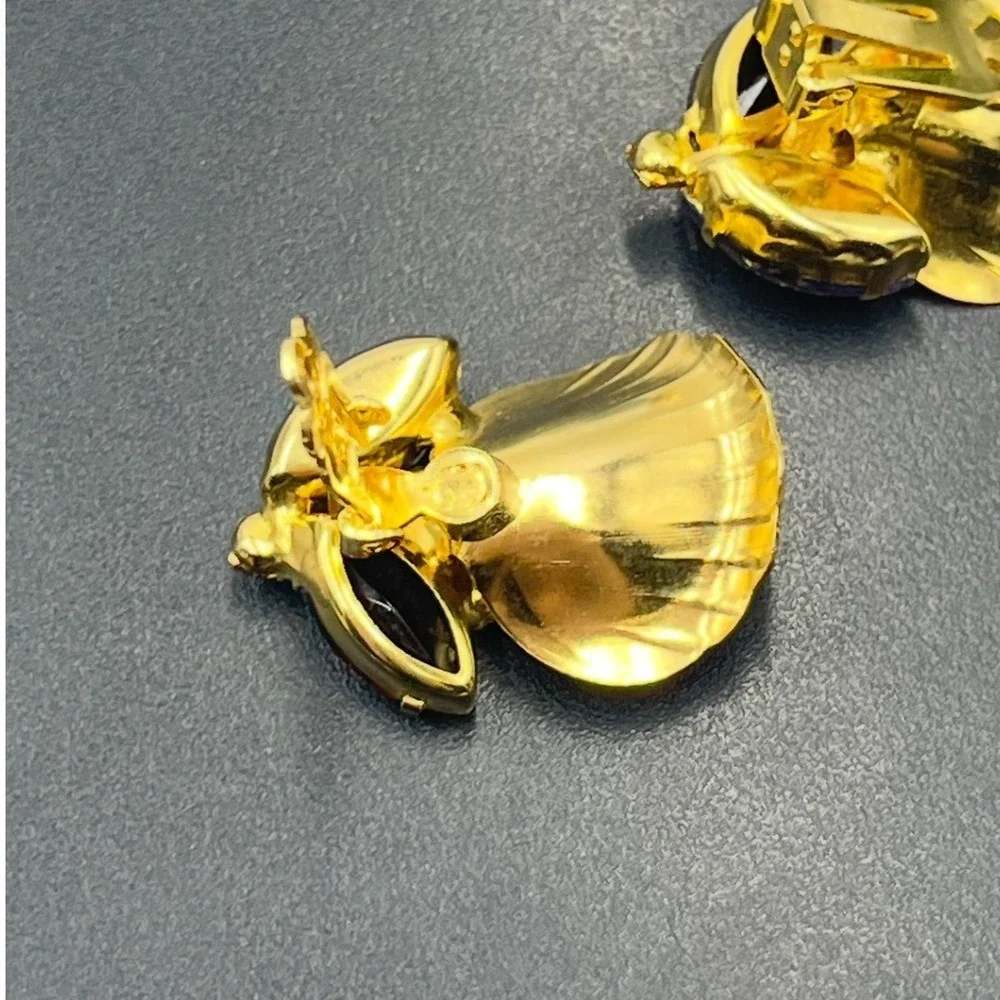 Vintage ? Juliana Gold Tone Rhinestone Fan Clip on Earrings: Purple Givre‎ Glass